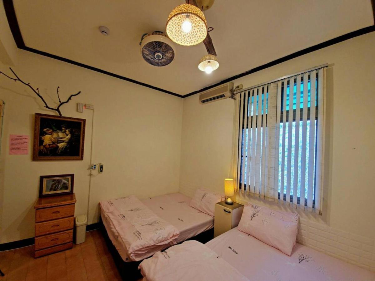 Xincun Seed Homestay 타이난 외부 사진